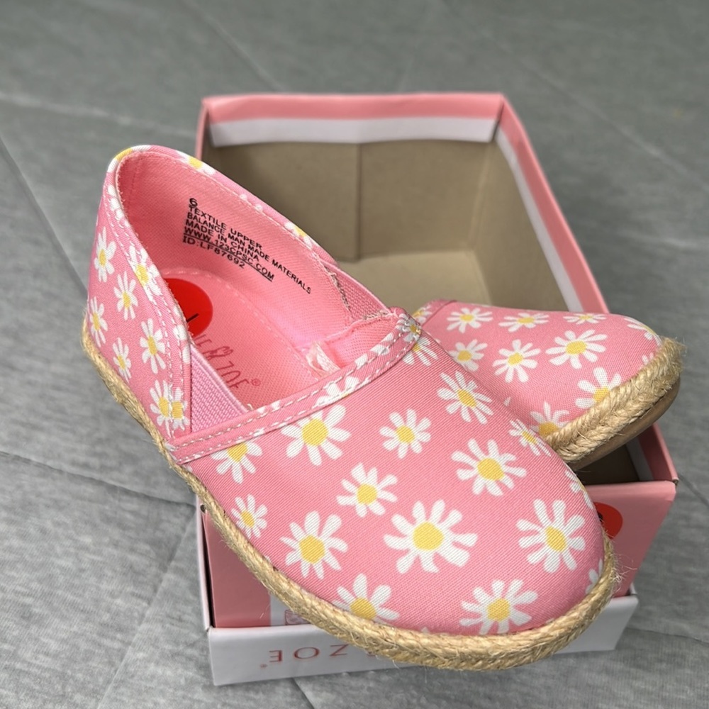MAGGIE and Zoe NEW Daisy Espadrilles Size 6